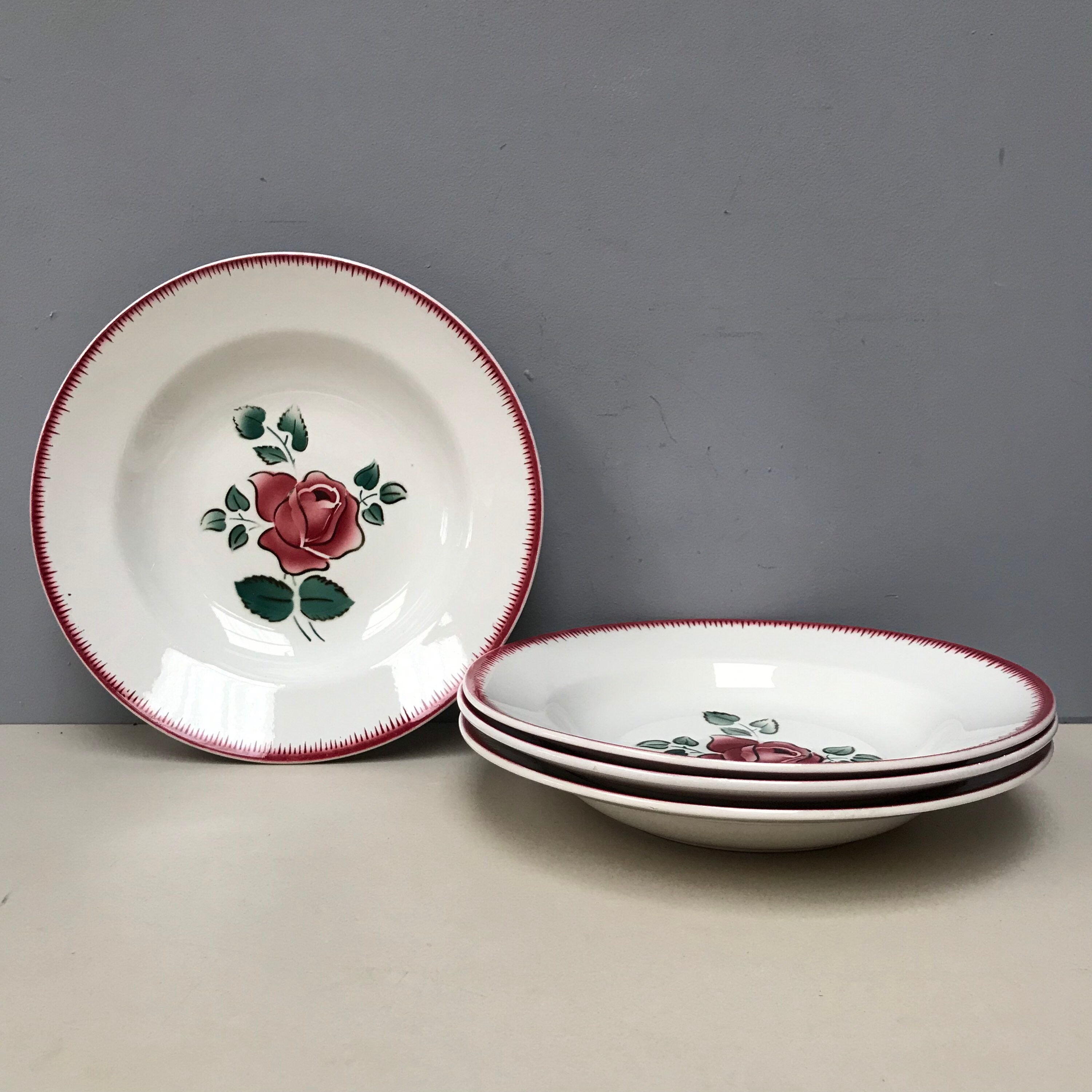 Superbe État Vintage Français Sarreguemines Digoin Bagatelle Rose 4 Assiettes à Soupe Bols Fleurs Ro