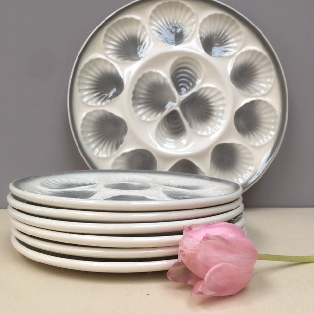 Full Set Français Huîtres ou Palourdes Grand Plat de Service et 6 Assiettes. Mid Gris Blanc Émail Pé