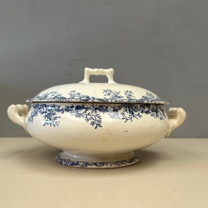 Ancien bol de service en pierre de fer bleu foncé, Français, soupière à soupe, plat à couvercle transfert, motif floral botanique minable image 1