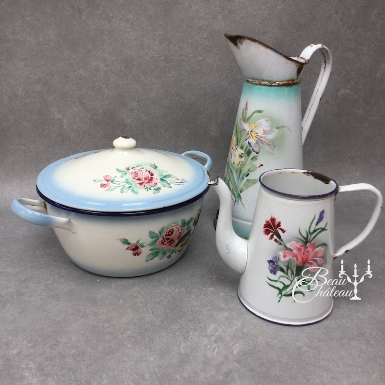 classic roses and pansies chippy enameled Excellent condition Large Gorgeous Vintage French Floral Enamelware Lidded Cooking Pot
