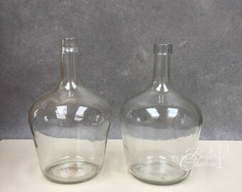Paire de vieux Français Dame Jeanne claire bouteilles en verre - un VIRESA marqué. Deux bouteilles de Demi John vintages. Dame-Jeanne