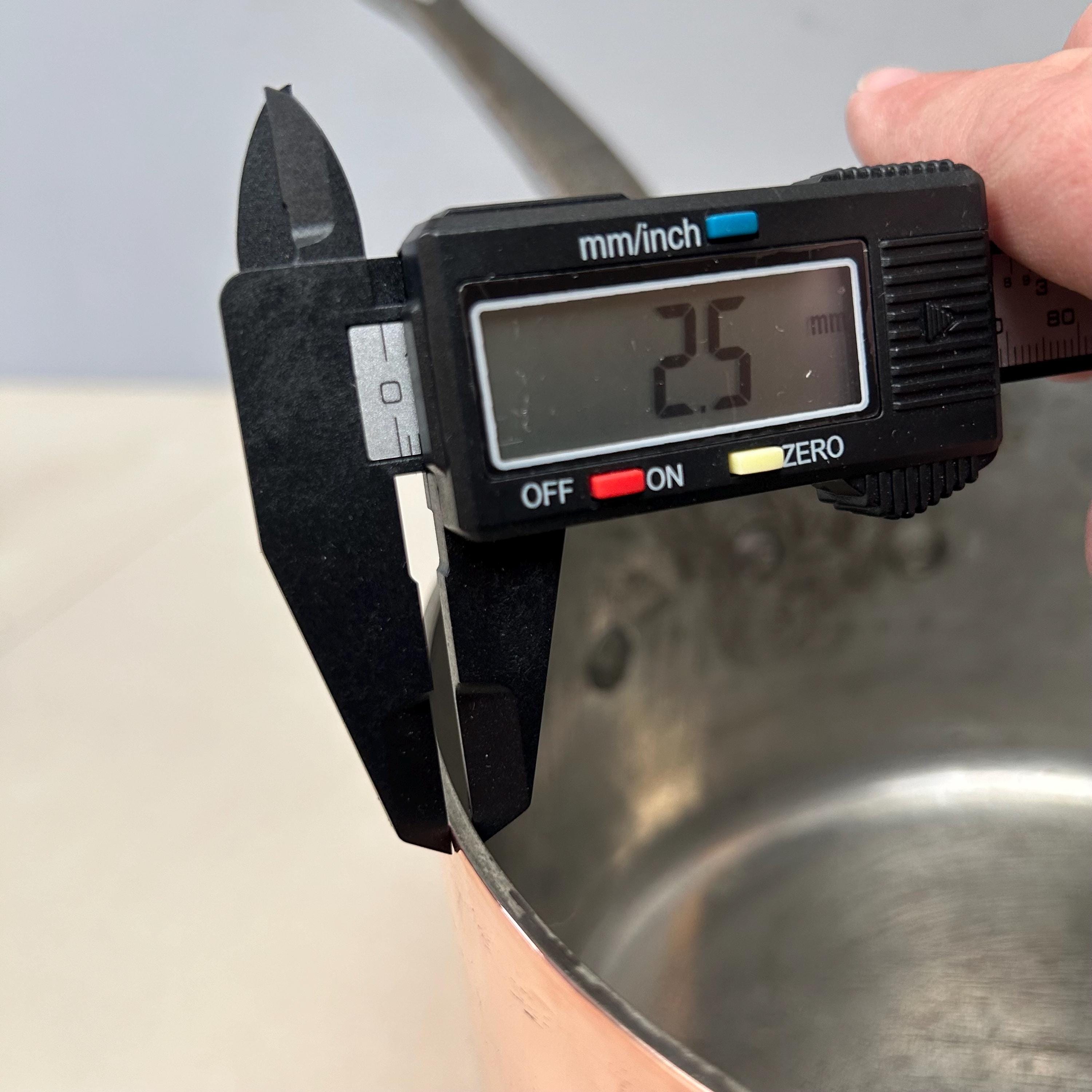 優れた品質の2.5mm厚ヴィンテージ銅鍋。フランス製モーヴィエルと思わ