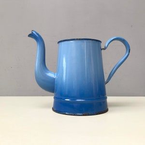 Vintage Französisch Dusky hellblau verblassen zu reichen mittelblauen Emaille Wasserkrug. Guter Zustand