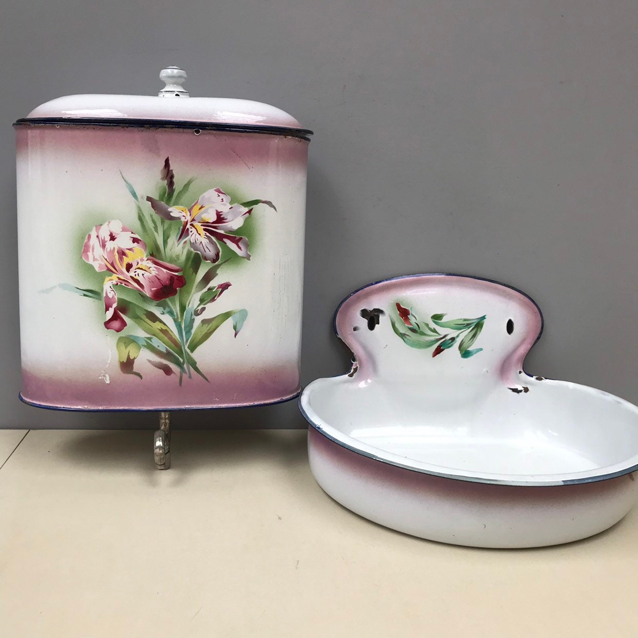 Lot - 19th C. French lavabo, light blue enamel with hand-painted flowers, two  pieces and wall mounted, covered water tank and demi-lune ba