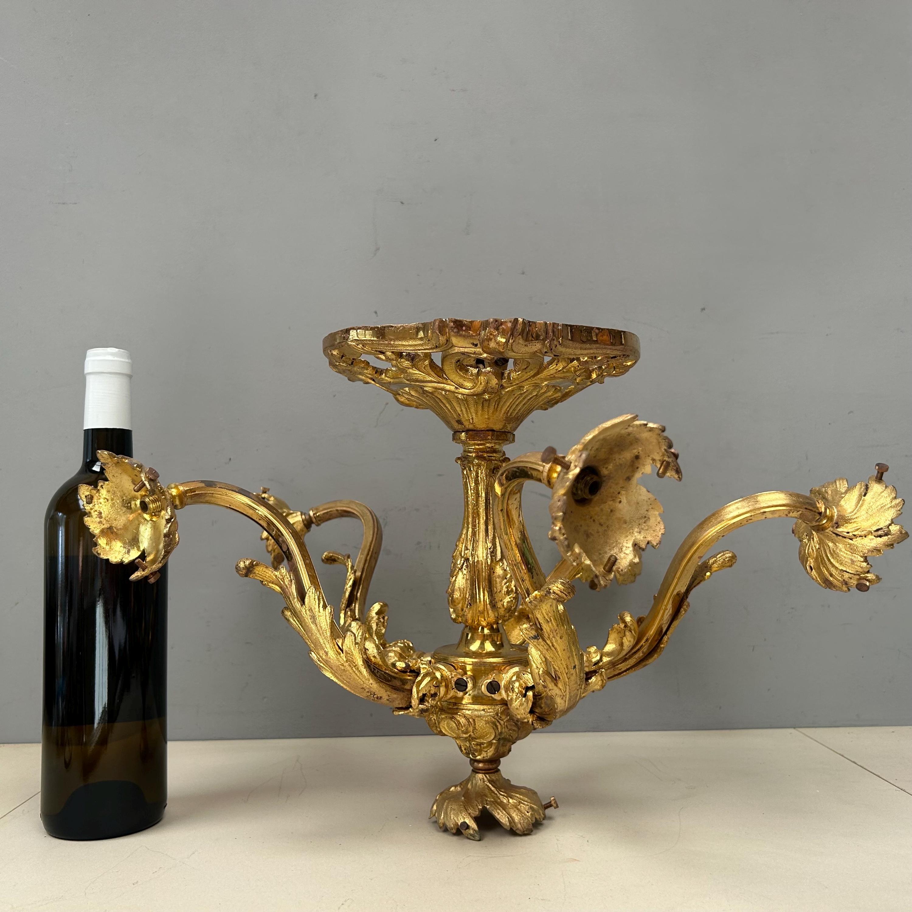 BEAU ANCIEN PICHET BROC A EAU LAITON Repoussé AFRIQUE DU NORD Interieur Etame 112704