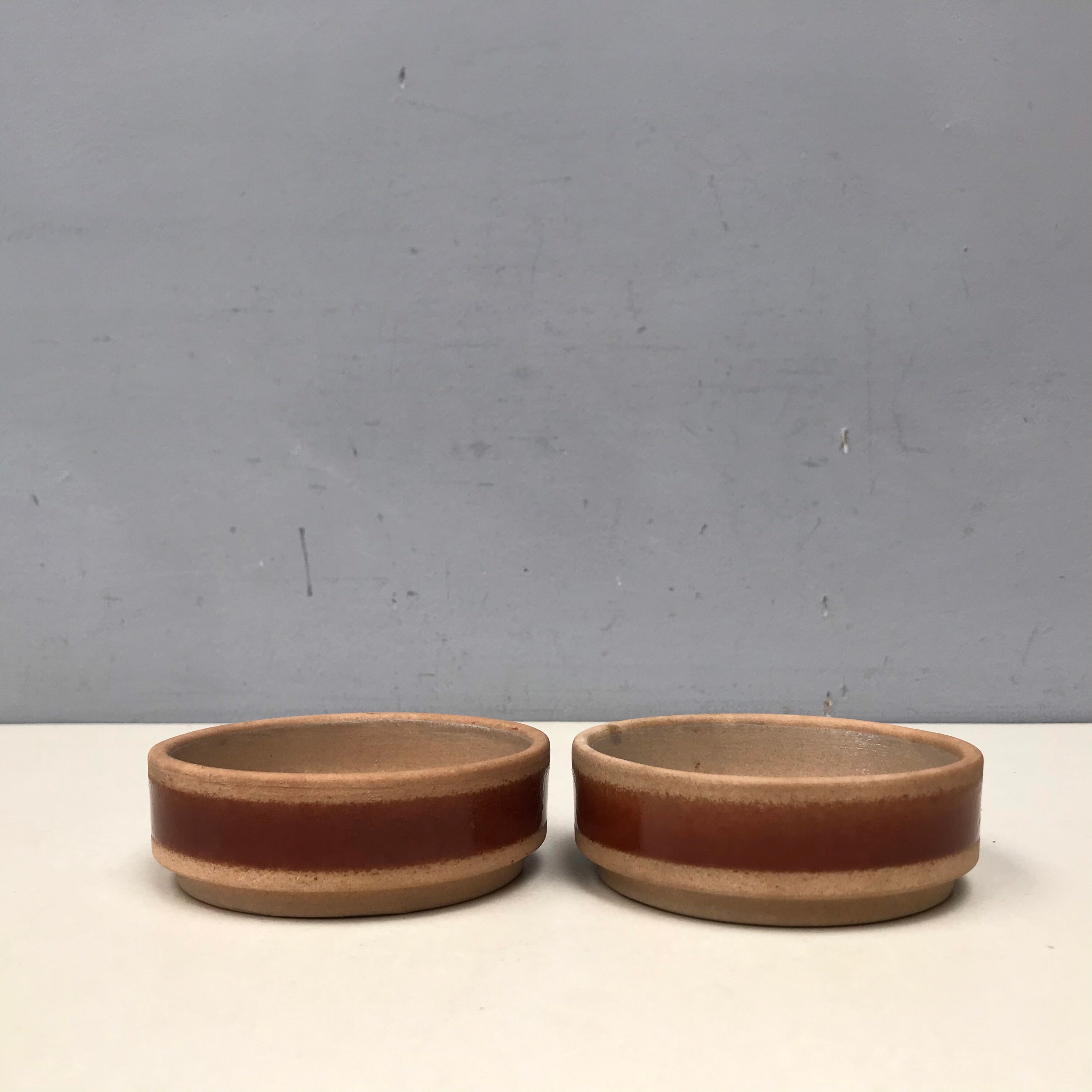 Ensemble de 2 Gres de Gien Vintage Français Earthenware Bowls. Paire Poterie Beige Chaude Grès Tacti