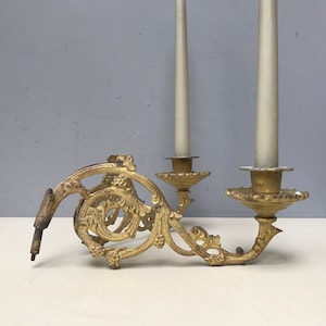 Antike große Bronze Klavier Kerze Doppel Wandleuchter. Verzierte goldene Klavierleuchter-Kerzenhalter.