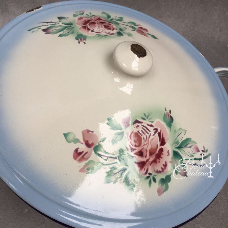 classic roses and pansies chippy enameled Excellent condition Large Gorgeous Vintage French Floral Enamelware Lidded Cooking Pot