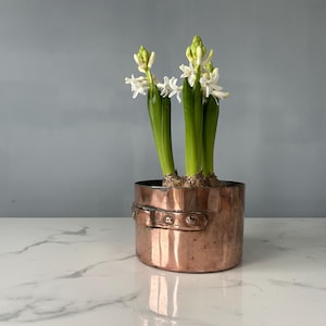 Ancient French thick Copper Cooking Pot Pan. Perfect for Jardiniere or decoration. Beautiful  antique stitched detail.