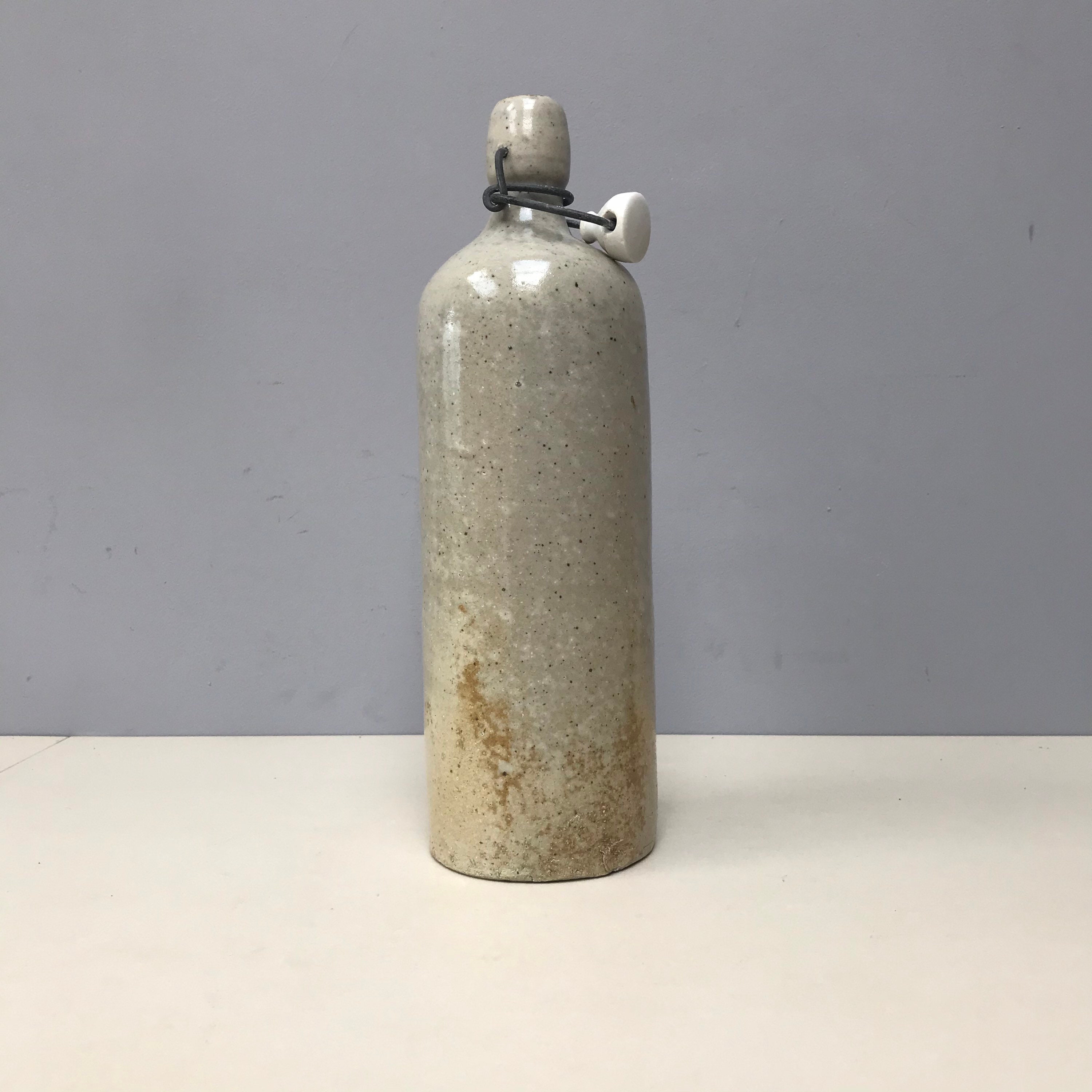 Bouteille Français en Grès Vintage. Magnifique Pierre Beige Brun Gris Foncé Brillant Idéale Pour Les