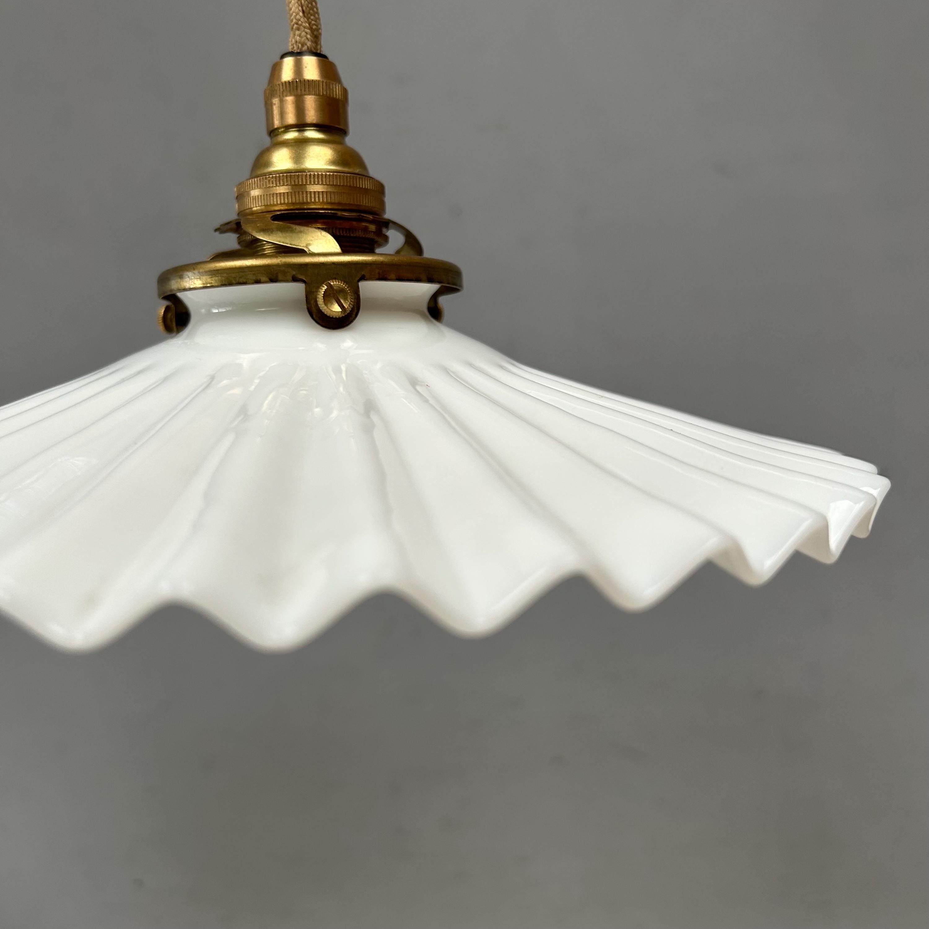 希少なホワイトヴィンテージフランス製厚手ミルクガラスオパリンランプ