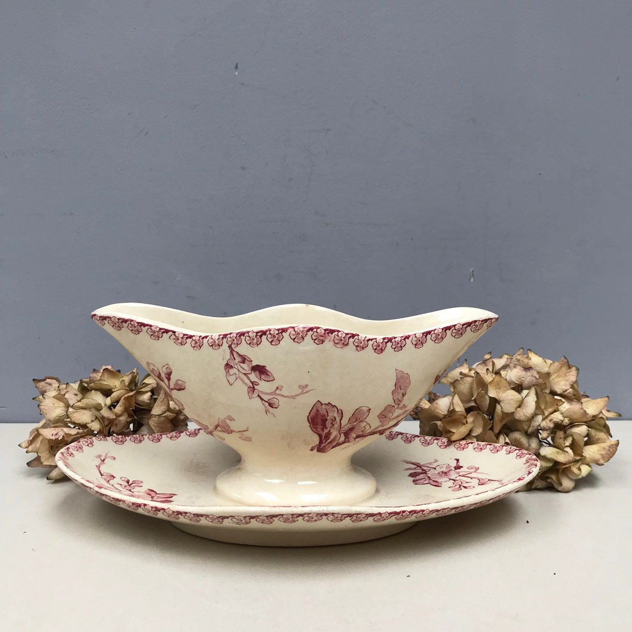 Antique Gien Français Red Ironstone Transferware Sauce Bol Beau Vintage Fleurs Normandes Flower Desi