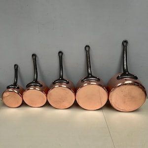 9,7 kg!! Set van 3 mm DIKKE professionele vintage Franse koperen steelpannen 5 koperen pannen met ijzeren handvatten