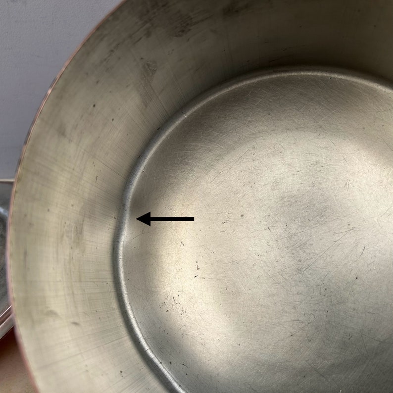 Casserole en cuivre française lourde de 1,5 kg en métaux uvres Vesoul, 1 mm d'épaisseur, Villedieu, avec couvercle. Magnifique vieille batterie de cuisine avec revêtement en métal image 9