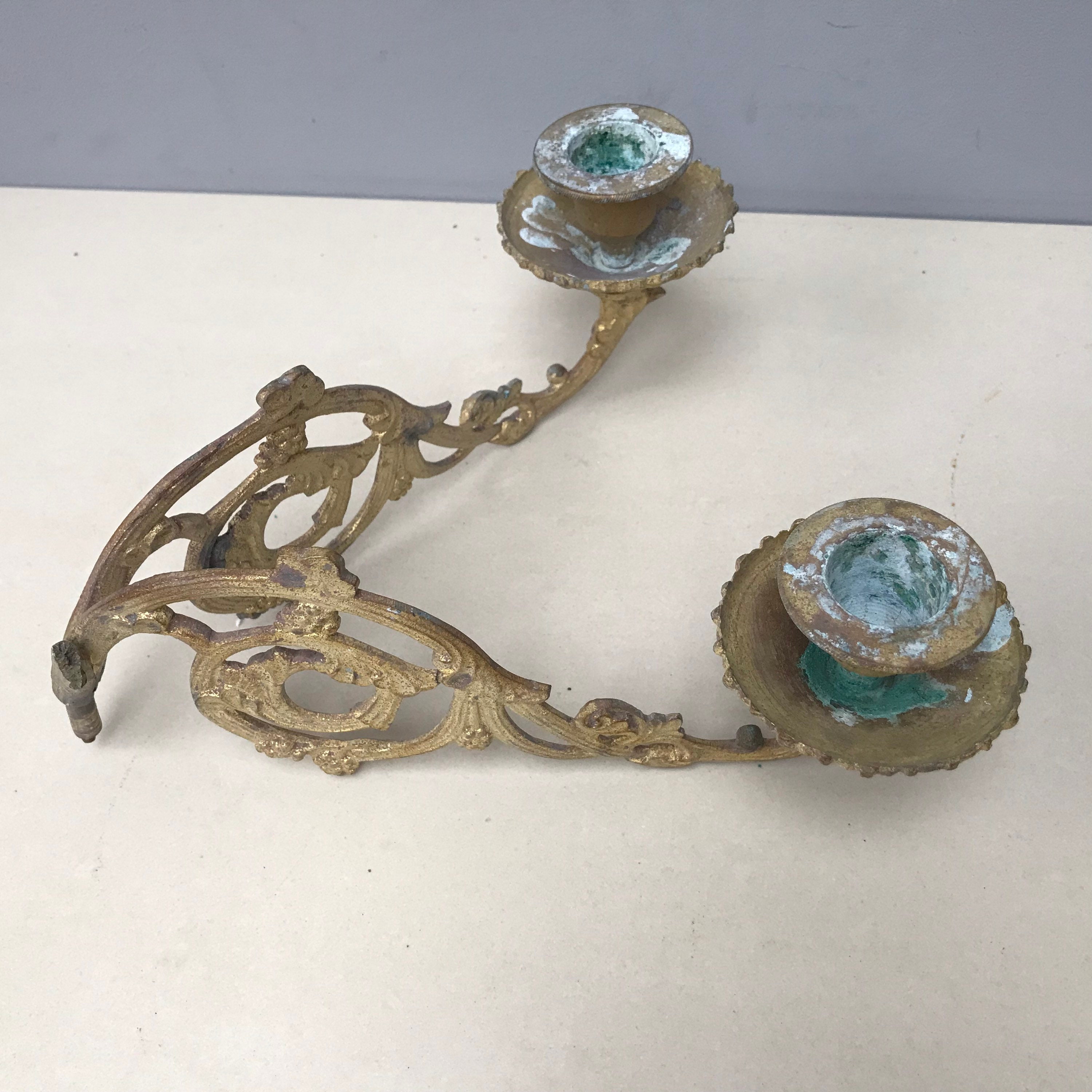 Lot De 2 Petits Bougeoirs En Bronze – XIXe, Style Louis XV Et Néoclassique, Pour Piano