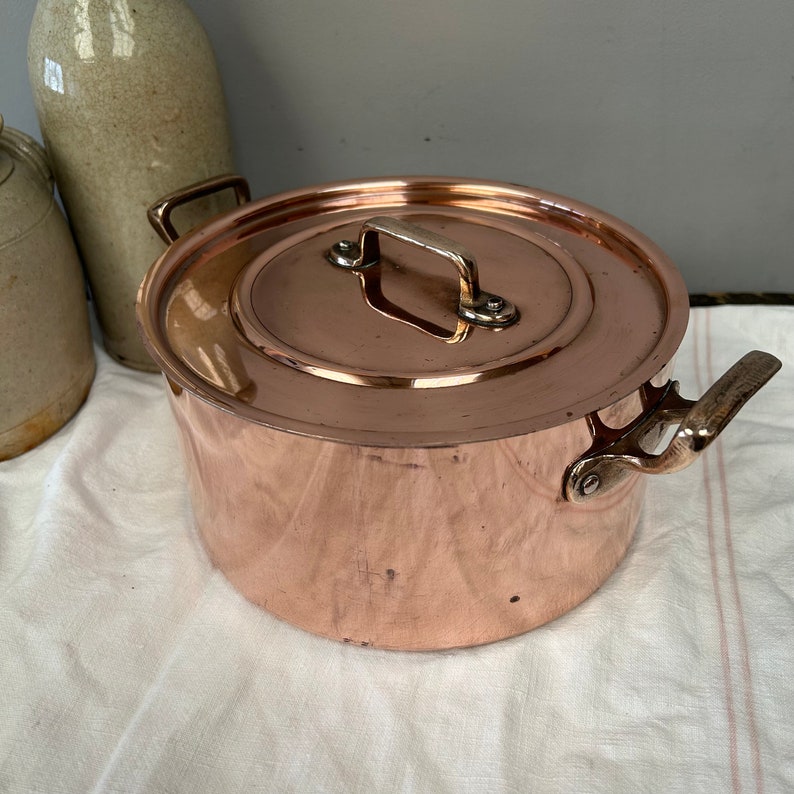 Casserole en cuivre française lourde de 1,5 kg en métaux uvres Vesoul, 1 mm d'épaisseur, Villedieu, avec couvercle. Magnifique vieille batterie de cuisine avec revêtement en métal image 2