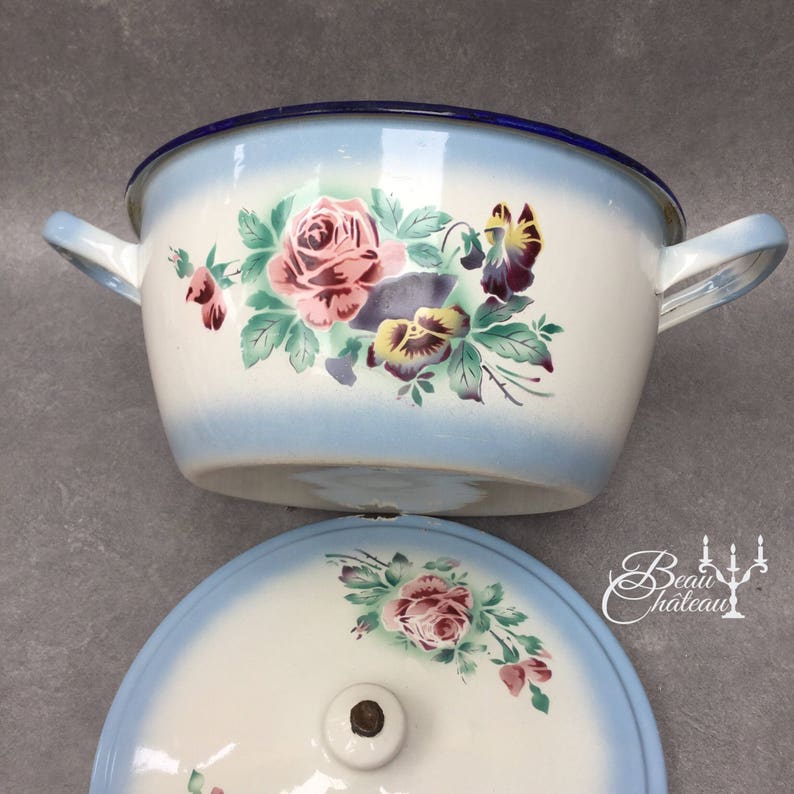 classic roses and pansies chippy enameled Excellent condition Large Gorgeous Vintage French Floral Enamelware Lidded Cooking Pot