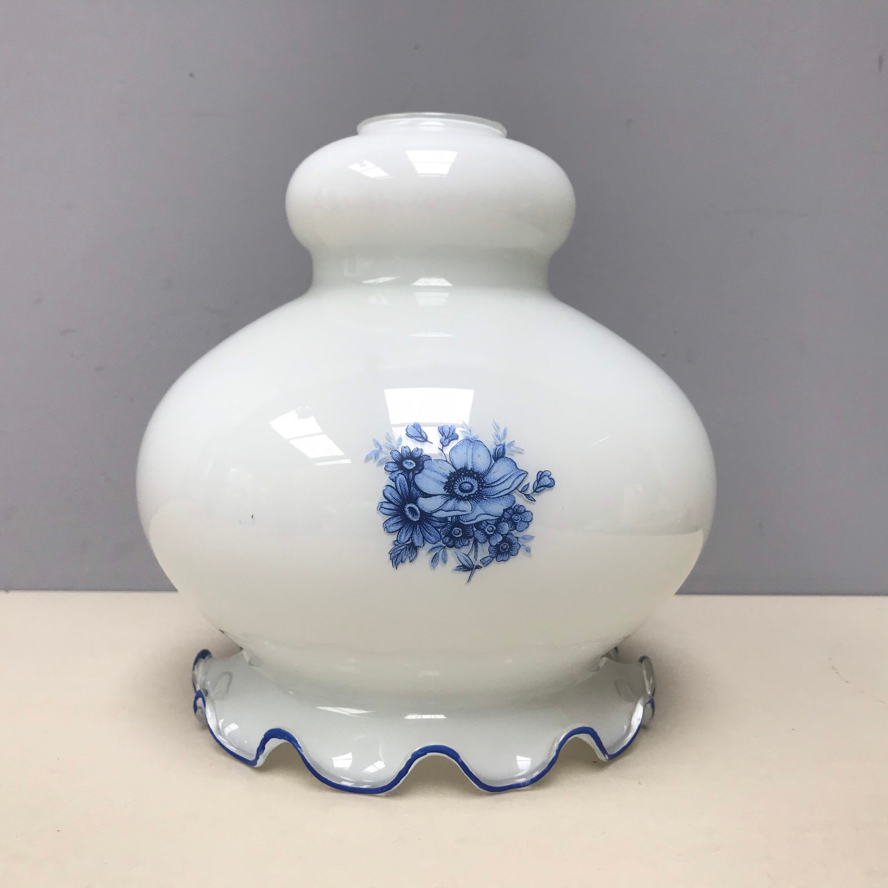 Joli Abat-Jour Vintage Français Frilly Glass - Floral Flowers Pattern On White Design en Marguerite