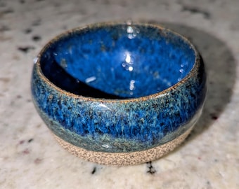 手作りの陶器ボウル