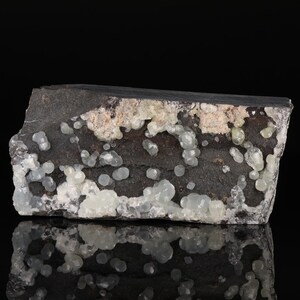 Smithsonite sur quartz, mine de zinc de Skorpion, région de Karas, Namibie