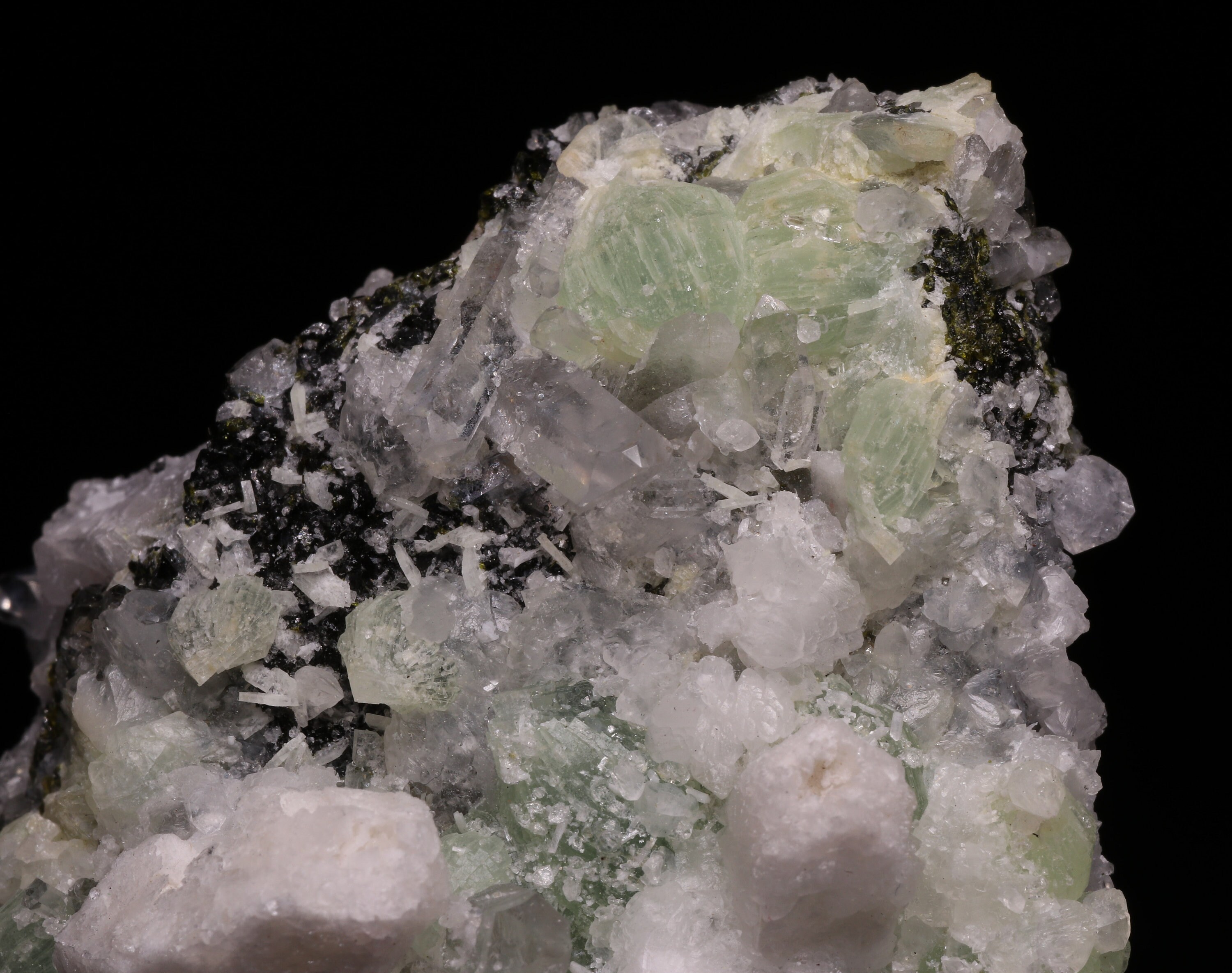 アポフィライト、クォーツ、プレナイト、ゴボボセベルゲ山、ナミビア