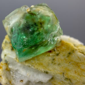 Fluoriet op Feldspar Miniatuur, Erongo Mnt, Namibië