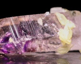 アメジスト上のプレナイト（クォーツポイントを含む）、ゴボボセベルゲ