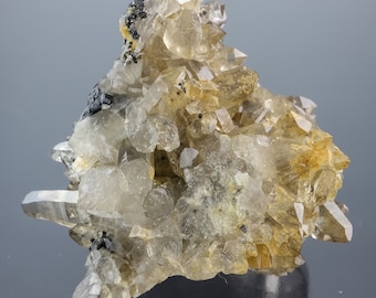 ナミビア エロンゴ産 ライトスモーキークォーツショールクラスター  玉滴石付き スモーキークォーツクラスター、エロンゴ山、ナミビア - Etsy 日本