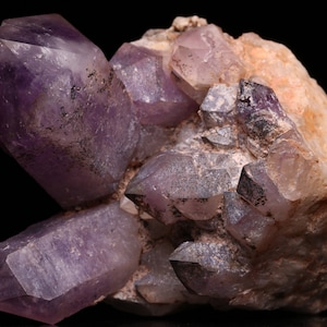 Quartz améthyste sur Matrix, région de la rivière Orange, région de Karas, Namibie