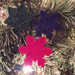 Handmade Snowflake Crayons (Snowflake Crayon Custom Party Favors, Stocking Stuffers, Classroom Prizes)