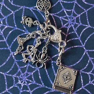 SPOOKY SEASON -  Halloween charm stitch markers - Set of 6 - Stitch markers for crochet and knitting