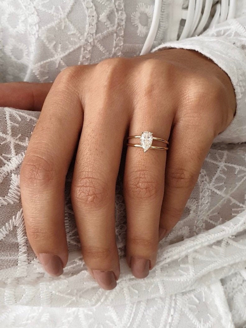 wedding ring for pear shaped engagement ring