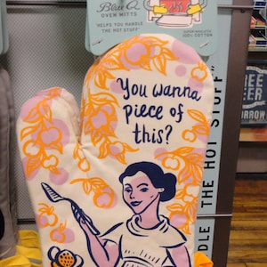 Oven Mitt  - Retro Fun  -You wanna piece of this ?