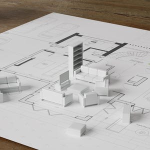 Puede incluir: Una casa modelo blanca con muebles colocados en un plano. Los muebles incluyen un sof&aacute;, una estanter&iacute;a, una mesa de centro y sillas.