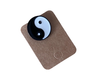Yin en yang pin, emaille pin yin en yang badge, emaille pin yin en yang, revers pin yin en yang, schattige pin