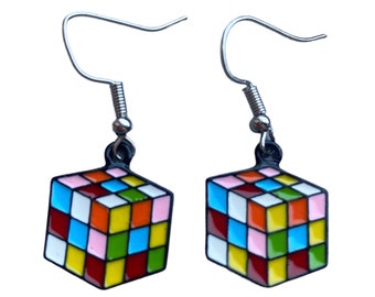 Emaljörhängen, Rubiks kubörhängen, Emaljörhängen med Rubiks kub, Roliga örhängen, Söta örhängen, Julklappar, Presenter till henne