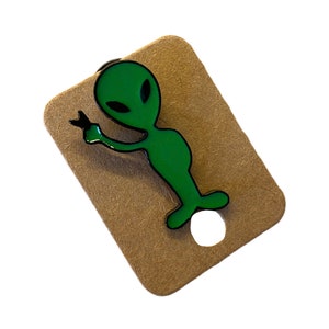 Alien Pin,Alien Enamel pin badge,Spaceman Enamel Pin,Alien Lapel Pin,Cute Pins, Funny Pins, Kawaii Pins,gift for alien lovers