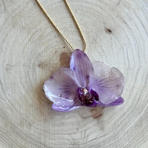 Preserved Purple Orchid Necklace – Real Flower Pendant, Botanical Jewelry, Elegant Nature-Inspired Gift for Her