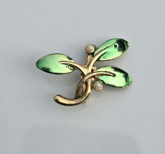 Vintage Brooch Made in Taiwan - image 1