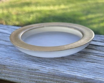 3 platos para aperitivo o postre. Etiqueta con borde dorado imperial.