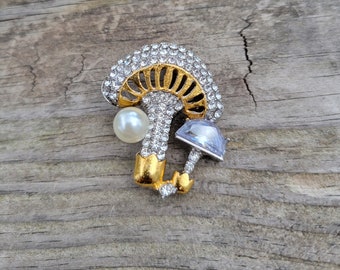 Mushroom brooch, Mushroom pin