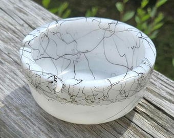 Cenicero vintage Hazel Atlas de vidrio opalino con cordón de espagueti