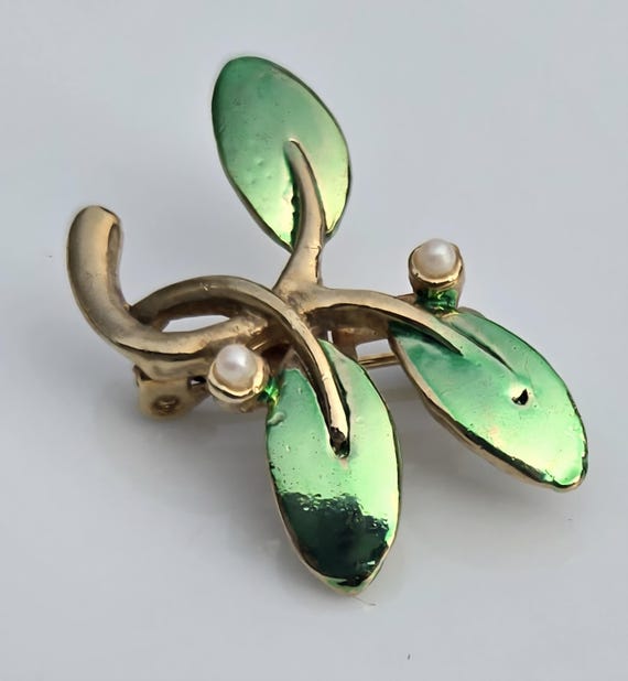 Vintage Brooch Made in Taiwan - image 2