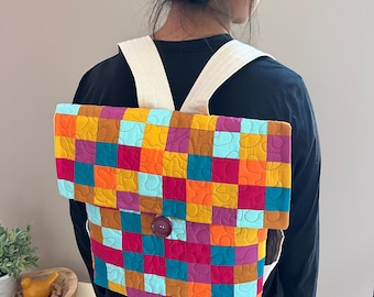 Bunter Patchwork Quilt Rucksack - handgefertigte Boho Reisetasche aus Baumwollcanvas