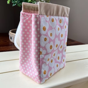 Handgefertigter Isolierstoff Lunchsack, Rosa Lunch Bag mit Eiern und Croissants, Vordertasche, Klettverschluss