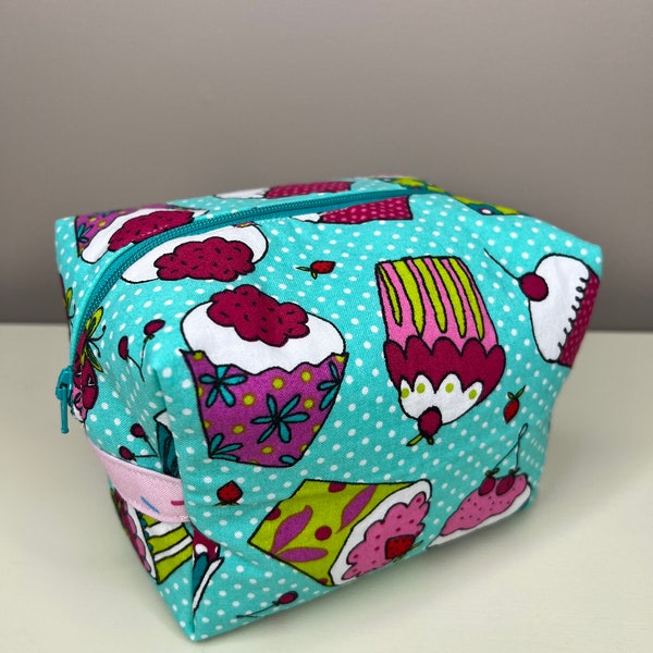 Cupcakes Boxy Zipped Bag, Trousse de maquillage, Trousse de cosmétiques, Sac de rangement, Pochette à fermeture éclair Cupcakes, Multicolore, Bleu clair, Joli sac fait main