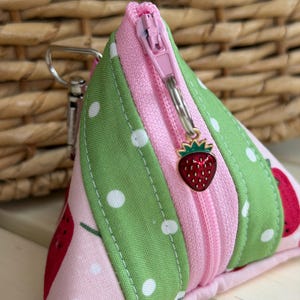 Monedero triangular con cremallera en rosa fresa y verde, monedero pequeño, con clip giratorio, forma piramidal, estuche para auriculares.