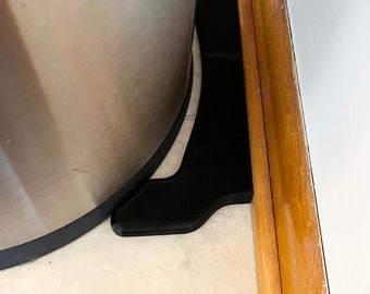 NoScoot: Trashcan Spacer 00202-03 for 12” to 13&quot; Round Trash Cans