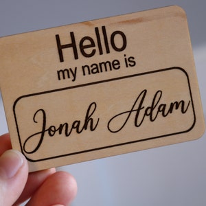 Tarjeta de madera personalizable Hello My Name Is Birth Announcement