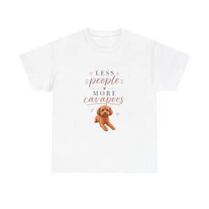 Camiseta para amantes de los perros Cavapoo, ropa minimalista para mamás perrunas, camiseta con el lema "Menos gente, más Cavapoos".